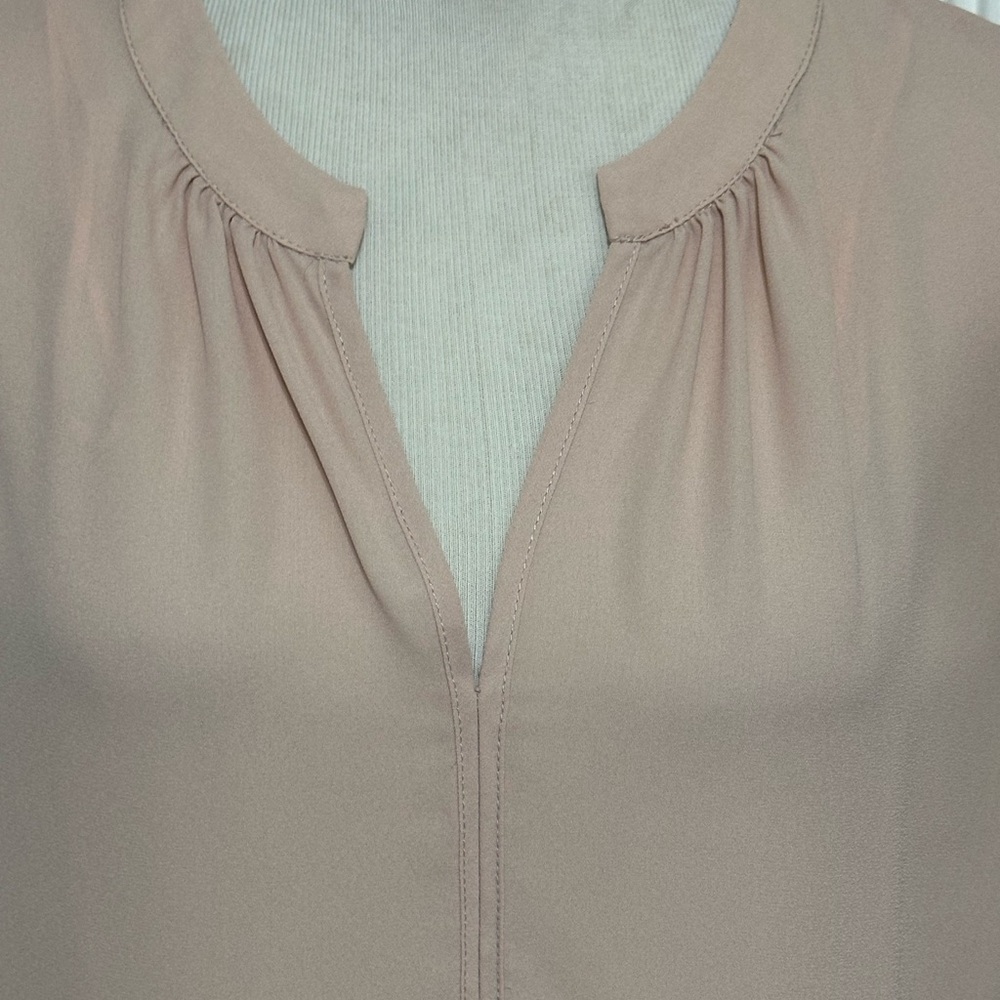 Philosophy women’s size M V-neck blouse with rolled cuff, sleeves, blush pink - Picture 3 of 8